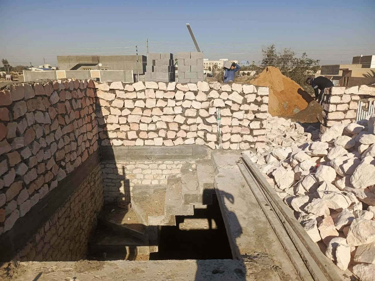 يوجد كادر بناء حلين الي يرد يتصل على هاذا الرقم *********** بي واتساب
