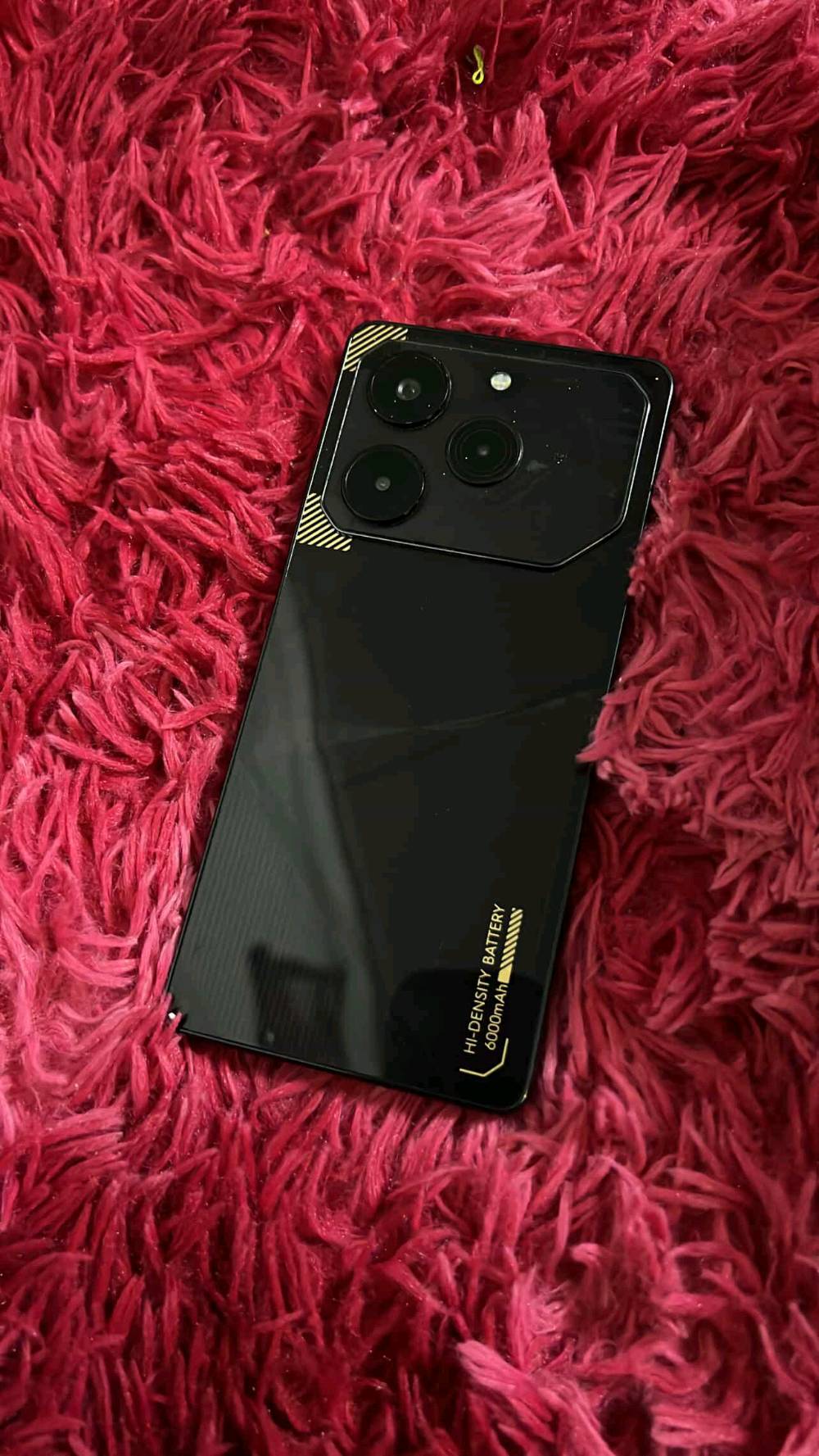 سلام عليكم TECNO POVA 6 Pro 5G للبيع مكفول عن كلشي عمر البطارية 99 لك الجهاز بل ببجي 60 فريم اداء عالي كامرة لك بس مابي لا كفر ولا لزكه فقط السعر 200 وبي مجال بسيط العنوان بغداد حي النصر   رقمي *********** وبي واتساب🥰 