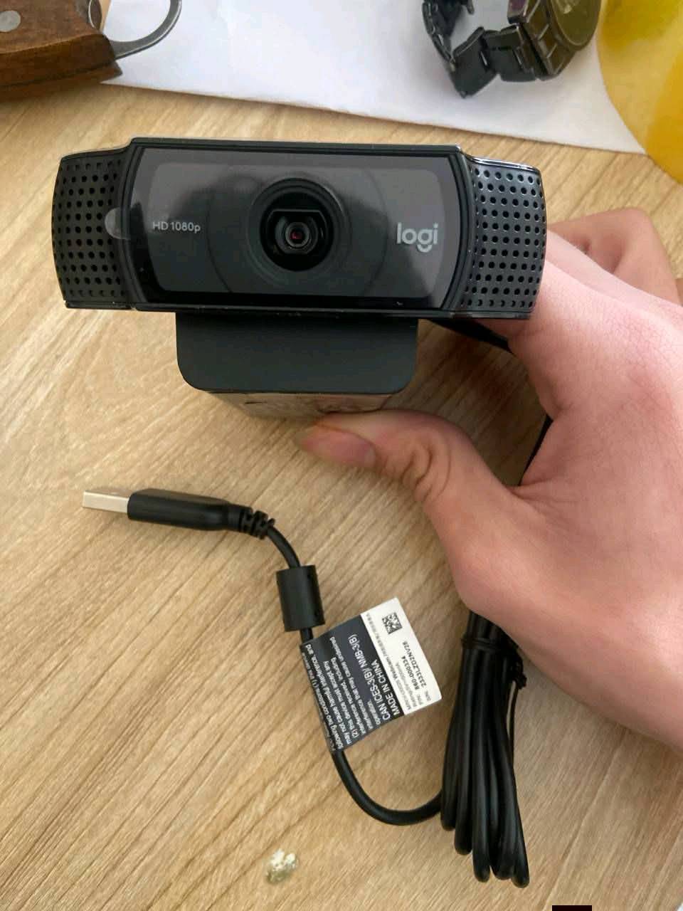 السلام عليكم عندي Pc للبيع كامله هيه وغراضهة وكلش نضيفه 
المواصفات AMD RYZEN 7 2700X
MSI RTX2060VENTUS
PSU ROKET 650W
SSD 120G KLEVV
CASE SAMA/LUDAN3
MSI X570PRO MAX
HARD VIVRONIC 3T
XPG Z1 3200 NO RGB
مواصفات الشاشه ACER 24 165HZ(KG241)
وياهة دركسون ومايك وكامرة وجميع الملحقات المكان بغداد 