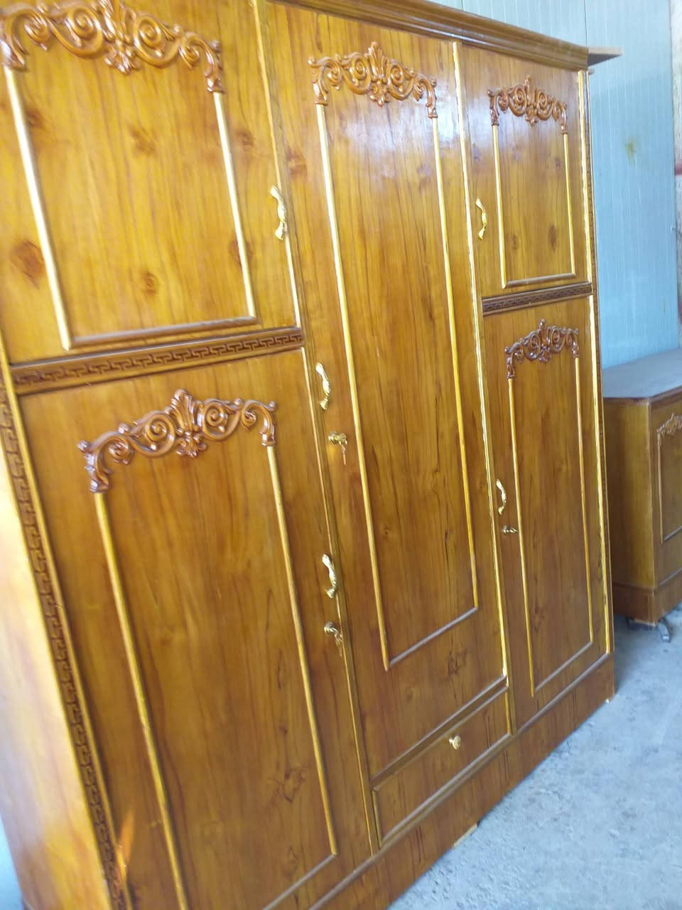 يتوفر لدينا كناتير بوفيات فراش جميع قياسات صاج بعقوبة كاطون شارع أبو رباح مجاور مرطبات السيد *********** مزاد ابو كرار الغريباوي
