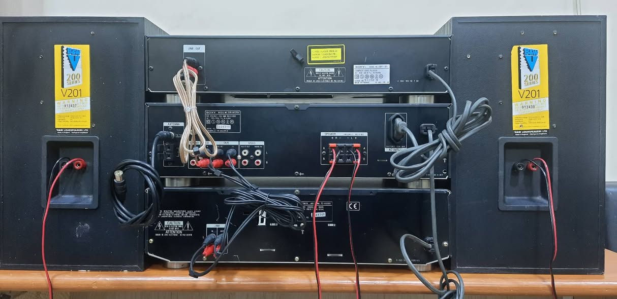 السلام عليكم . من رخصة الادمن المحترم . سستم ماركة SONY سوني حجم لارج يتكون من مسجل كاسيت و أمبليفاير مع راديو ٢ موجة FM & AM مع سيدي امكانية تسجيل على كاسيت و من السيدي او من موبايل او من اي جهاز اخر كهرباء ٢٢٠ النظافة فول بدون اي عيوب على وضع الشركة سعرة ٣٢٥ الف للاتصال والاستفسار *********** مكان كركوك و يوجد توصيل
