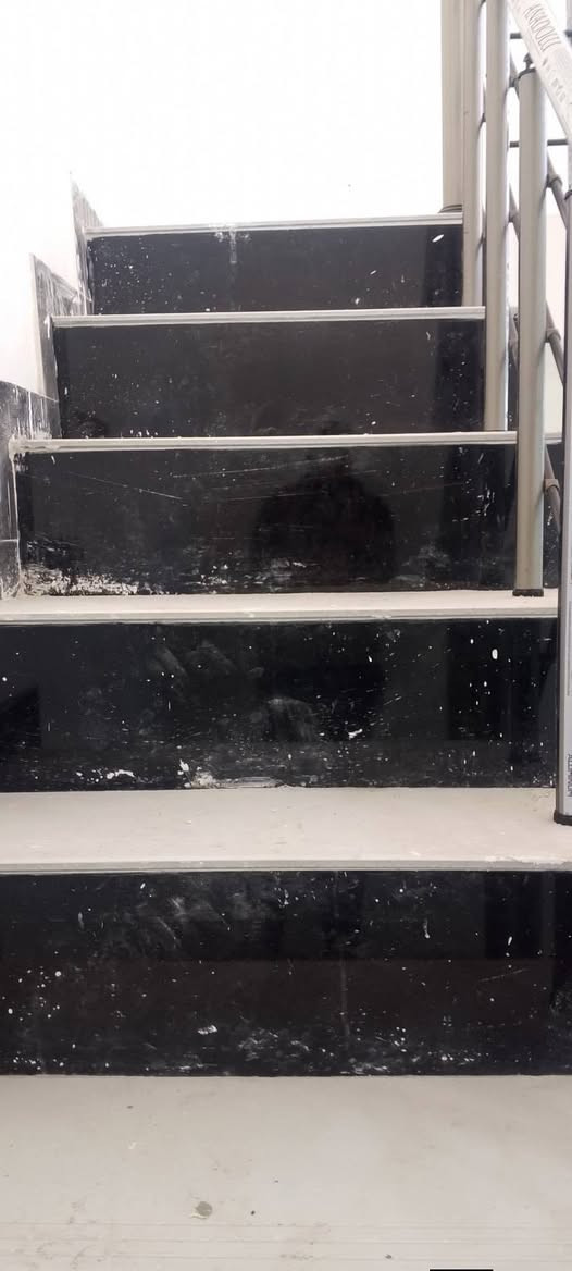 دار للبيع مساحته 150 متر 
 نظيف بناء حديث غير مسكون يحتوي على غرفتين نوم وهول ومطبخ واستقبال وصحيات داخلية وخارجية وگراچ 
⬅️ بناء حديث 
⬅️ غير مسكون 
⬅️مبني من الطابوق 
⬅️السقف صب كونكريت 
⬅️الأرضية والجدران سيراميك 
⬅️بناء درجة اولى وترتيبات
السعر//67 مليون وقابل للتفاوض 
♦️عنوان العقار♦️
كوت حي الحكيم الاولى 
شارع علاء غريب 
قريب على الكورنيش

         ***********************
للاستفسار الاتصال 
‏‪***********‬‏
