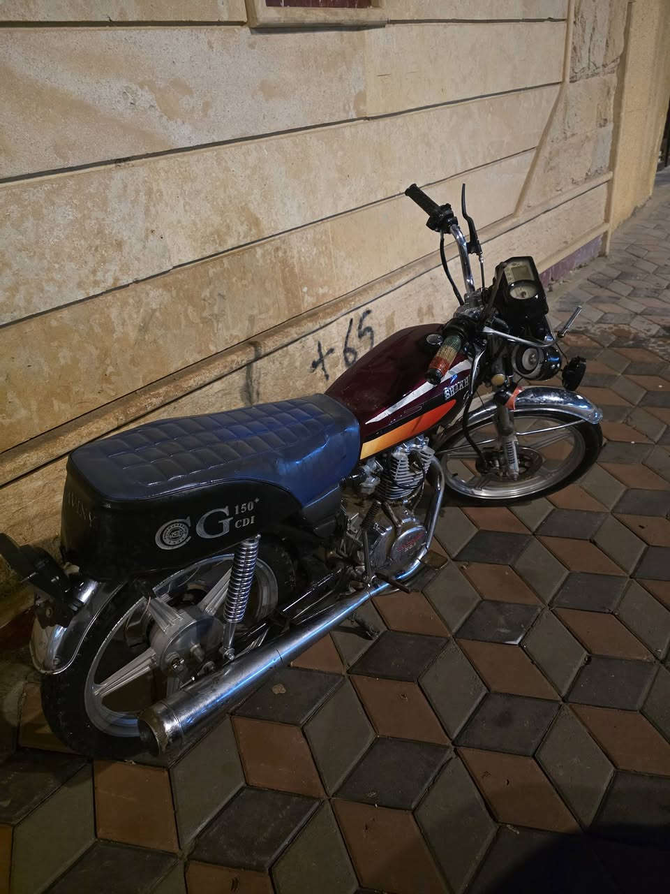 السلام عليكم للبيع
دراجه ايراني روفر ٥كير 
يرادلها تجفيت ب ٣٠ الف ترجع فول هيه هسه علا وضعها تمشي بس بيها دخان 
تكريت القادسيه سعرها ٢٠٠ الف وبيها مجال للشراي ***********
