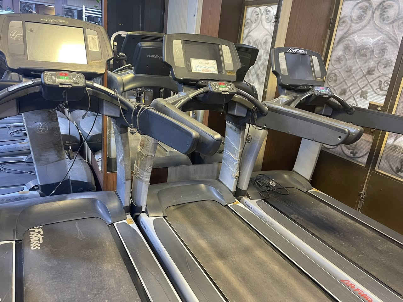 سلام عليكم للبيع اجهزة جري شركة (Life Fitness )عدد 7
للاستفسار اتصال على رقم ***********
