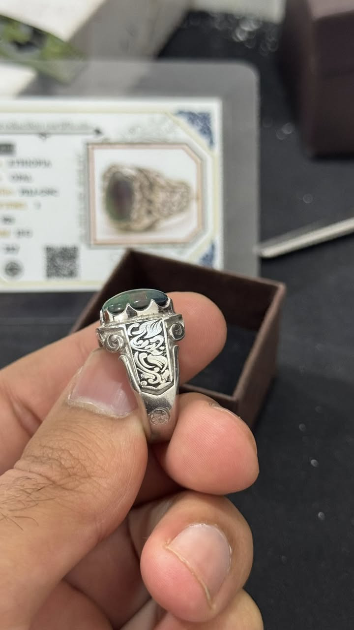 اوبال اثيوبي اصلي مع شهادة المنشأ
فاير عالي جداً
صياغة يدوية صياغة طوبى
١٥٠ الف قفل 
يوجد توصيل


**إذا كنت صاحب هذا الإعلان وتريد حذفه لأي سبب، رجاءا أرسل رسالة إلى الدعم الفني**