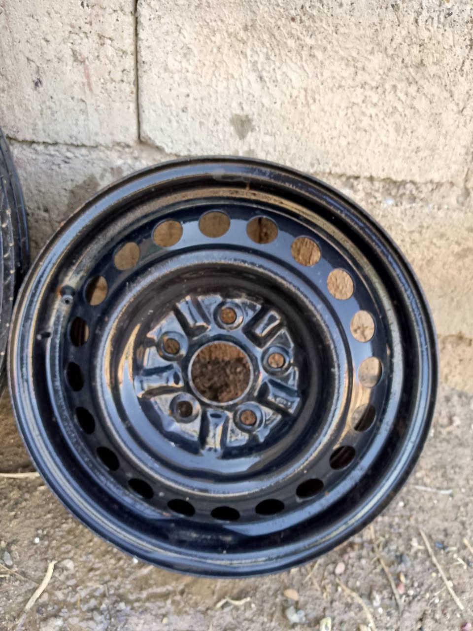 السلام عليكم عندي ويل كب حجم 17 هوه وتايرتو ويل عادي حجم 15 المكان الشرقاط اسديره ‏‏‪***********‬‏
