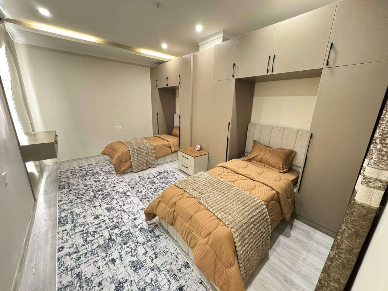 ثلاث غرف و صاله  موثث vip صفر واو تاور 
مساحته ١٧٠ متر 
طابق ٥ 
للبيع و للايجار 
للمزيد من التفاصيل، دكدر تتواصل ويانا.
واتس اب 
***********
*********** أربيل, العراق
