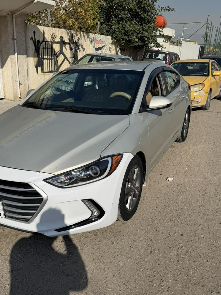 سلام عليكم النترا 2018 وارد امريكي ماشيه 93000 السياره جديده حادثها دعاميه خلفيه وامامي بدون ايربالك مكينه جديده مال حاويه مكانها بغداد السياره باسمنه السعر 135 بيه مجال بسيط
***********
