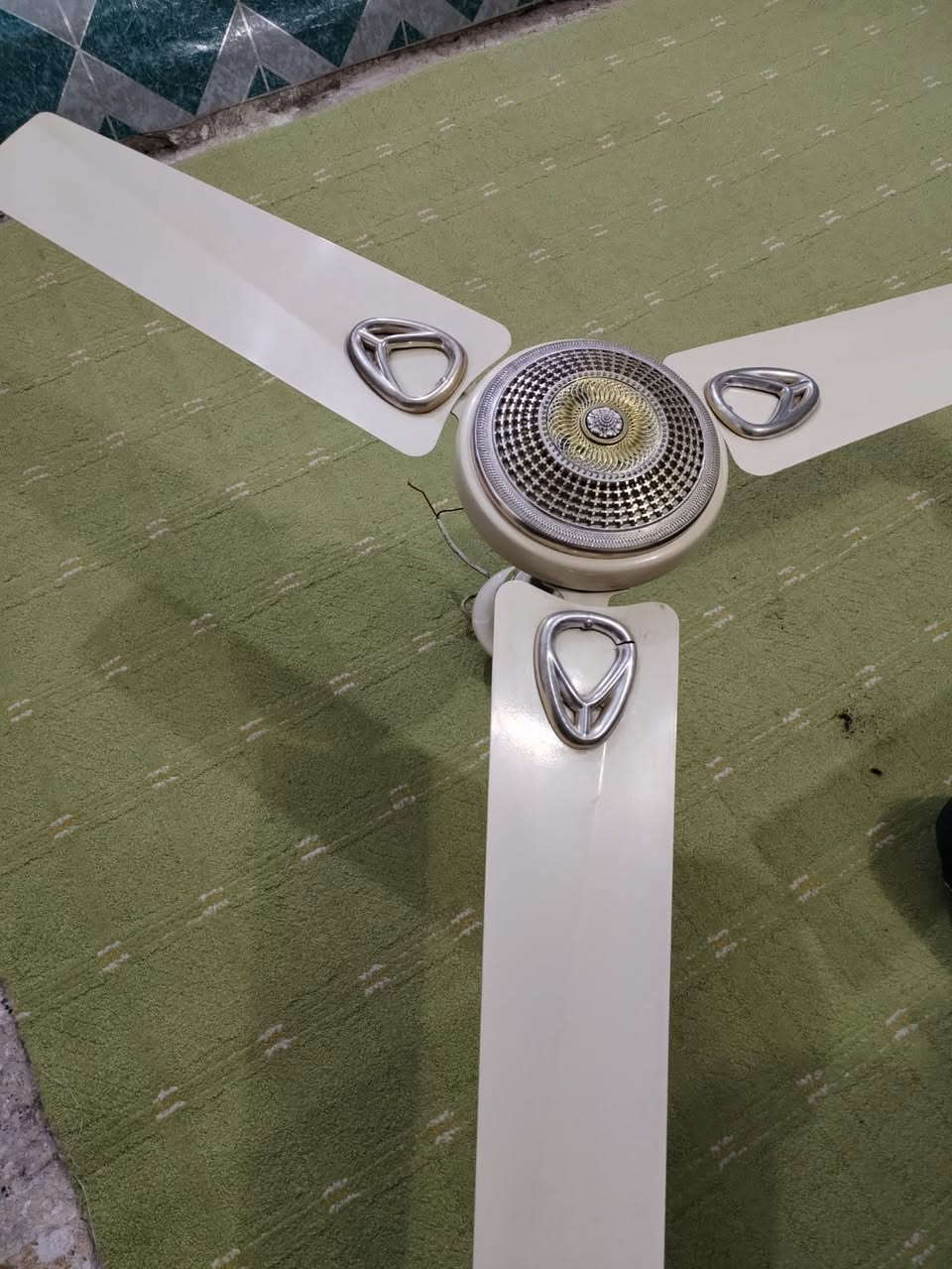 السلام عليكم مكلف بالنشر غراض مستعمله للبيع باسعار مناسبة التواصل على الرقم التالي ***********
