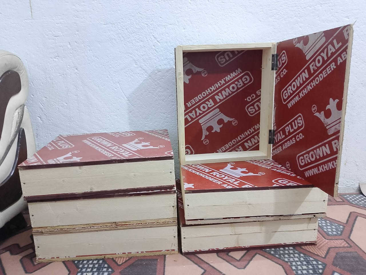 سلام عليكم
كابينات تزكام خشب درجا اولا 
قياس 40*50 
حمل 20جوزه تقريباً السعر 10الف الواحده 
المكان بابل الحمزه الغربي ‏‪0781 155 0691‬‏
