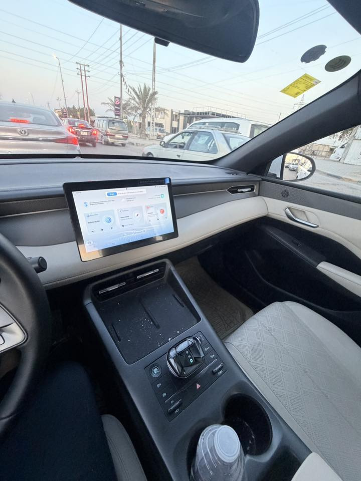 للبيع او مراوس نيسان صني ( عندي عمال)
سيارة سيدان مدمجة بنظام هايبرد🔥 PHEV 

تجمع بين محرك بنزين هايبرد   بلكن ومحرك كهربائي

بطارية ليثيوم فوسفات تدعم الشحن السريع

شاشة  إنش بنظام ملاحة وتحديثات OTA

نظام صوتي بـ6 مكبرات صوت + ميزة الكاريوكي

حساسات وكاميرا خلفية – مثبت سرعة – مقاعد جلد 

تصميم خارجي عصري بمصابيح LED ومقصورة عازلة للصوت

المواصفات 

حساس خلفي 

كامراة خلفية دوارة 

اوتو هولد

تشغيل السياره بصمه مع دخول ذكي

مقاعد جلد 🤍🤍

لايت زينون 

لد نهاري LED

بك لايتLED
✨✨
3انضمة للقيادة ✨

مانع تزحلق✨

مثبت سرعه 🫰🏻 

تشغيل عن بعد ✨
شاشة ذكية تدعم جميع البرامج

 سعة الخزان 65 لتر  تمشي بيها  2100 
سعرها 17.600
***********
ماشيه بس5 وعلى وضع شركه
