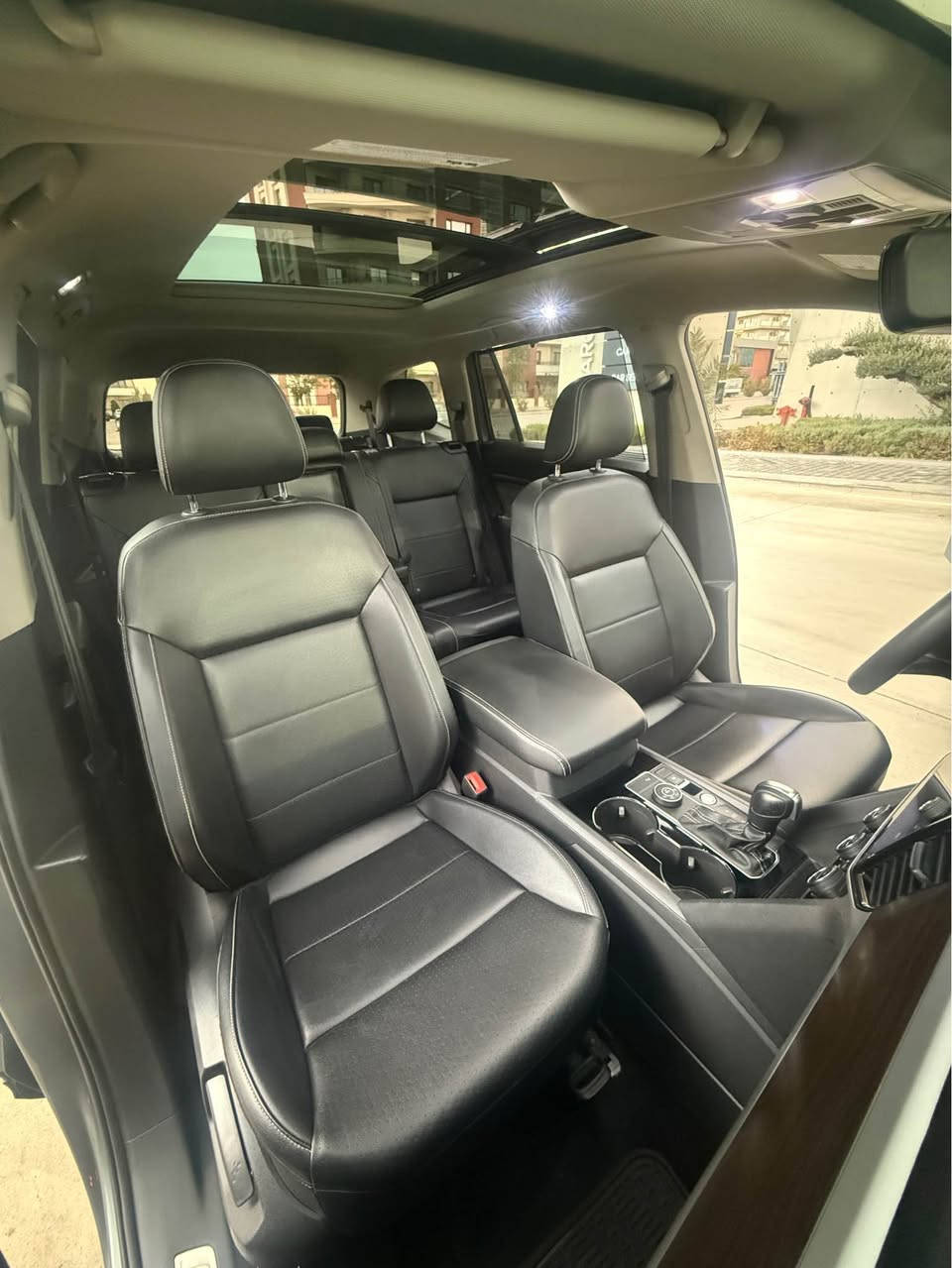 السلام  عليكم ورحمة الله وبركاته 

‏‎‏‎       ——— لـلـبـيع  ———

فولكس واگن اطلس — Volkswagen Atlas

‏‎‏‎وراد أمريكي.     —  فقط البرده  

‏‎‏‎الموديل           — 2022

فئة.                 — SE /4WD 

حجم المكينه   — 3600/ V6

‏‎‏‎اللون               — نفطي   

‏‎‏‎المسافه المقطوعه — 41.000 

‏‎‏‎حاله السياره. — بدون صبغ (( دعاميات بدون صبغ ))

‏‎‏‎المواصفات 
‏‎‏‎- بصمة تشغيل 
‏‎‏‎- بصمة أبواب 
‏‎‏‎-تشغيل عن بعد 
‏‎‏‎-ترحيب عند الاقتراب 
‏‎‏‎-كشنات جلد 
‏‎‏‎- رادار جانبي 
- شاشه ديجتال 
-اشاره بالمرايه 
-حساس امامي خلفي 
-شحن وايرلس
-بردات خلفيه 
‏‎‏‎-رادار امامي 
‏‎- رادار خلفي 
‏‎‏‎- شاشه كبيره تدعم نظام الأبل كار باي ونظام الاندرويد 
‏‎-تدفئة ستيرن
-فتحت سقف بانوراما 
‏‎-دبل اكسل 
‏‎-اوتو هولد 
‏‎-اوتو ستوب 
‏‎-هندبريك بصمه 
‏‎-٧وضعيات قياده 
‏‎‏‎-كشنات تدفئة 
‏‎‏‎- ستيرن بحركه كهربائيه 
‏‎‏‎- تبريد مركزي 
‏‎‏‎- بگ لايت LED 
‏‎-صندوق كهربائي 
‏‎‏‎-كرسي السايق بحركة كهربائيه 
‏‎‏‎-تحكم ستيرن جهتين 
‏‎‏‎-تحديد سرعه 
‏‎‏‎-مانع انزلاق 
‏‎‏‎-ليد نهاري
‏‎‏‎-كامره خلفيه دواره 
‏‎‏‎باقي المواصفات المعروفه 

‏‎‏‎السعر            — اكتب تم ويوصلك السعر  مباشر 

‏‎‏‎رقم السياره    — أربيل  

‏‎‏‎موقع  السياره — السليمانية 

‏‎‏‎للأستفسار.     — *********** - *********** السليمانية, العراق
