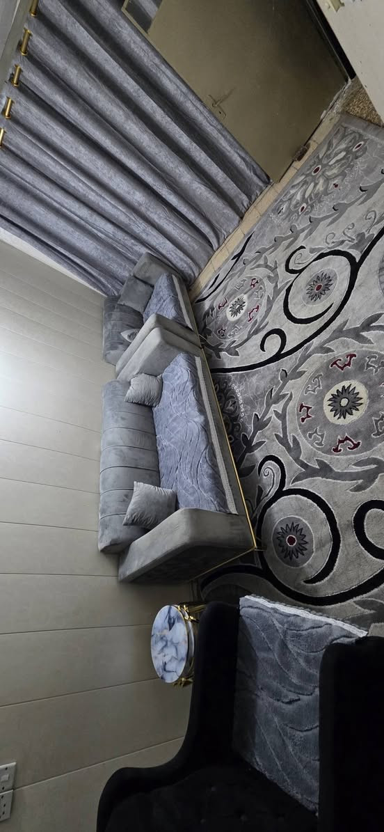 للبيع  طقم قنفات 7 مقاعد بلوك تركي  نضيفات شرط لا كسر ولا شك  السعر 250  الف بغداد مدينه الصدر ***********
