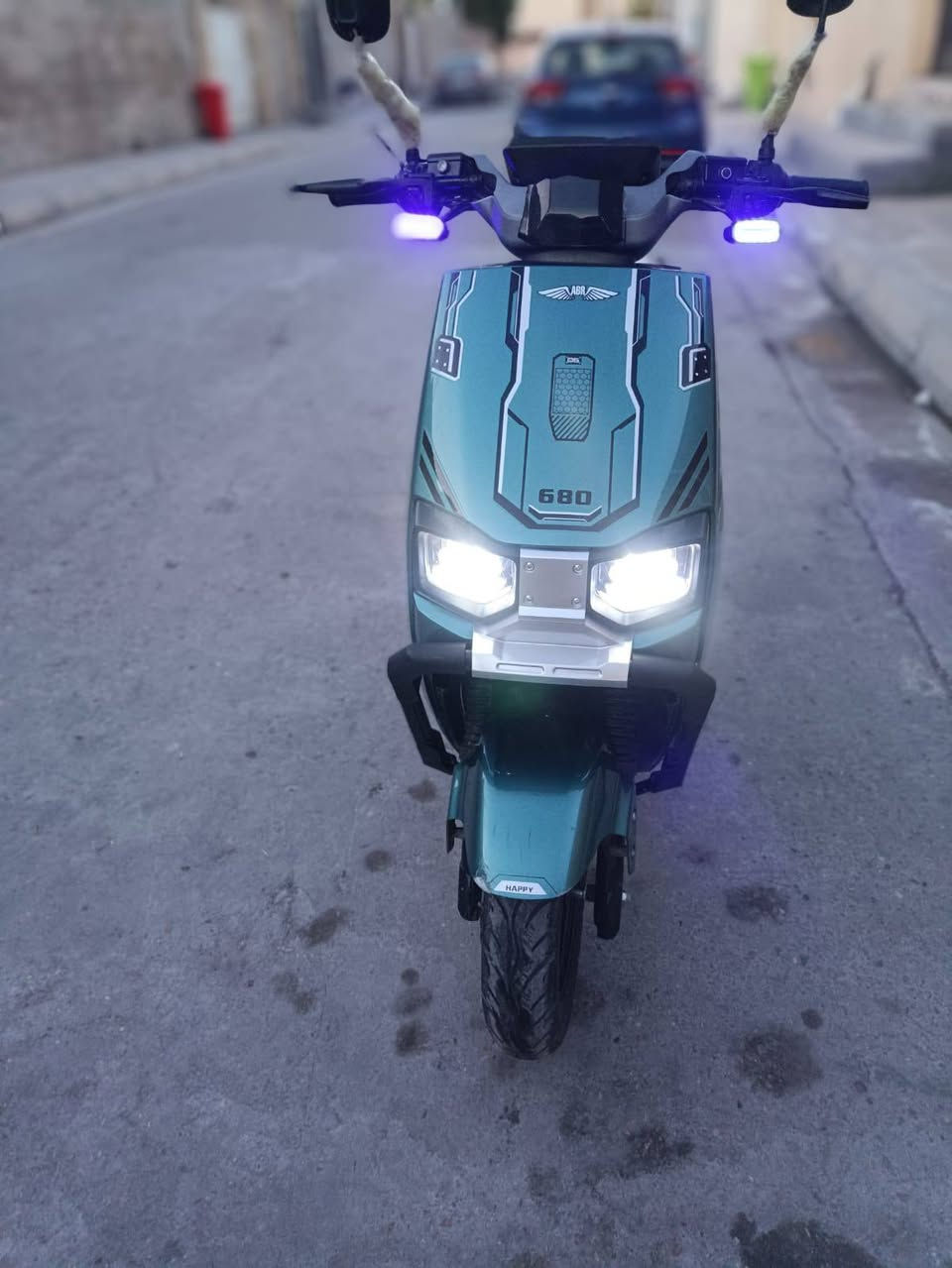 كامل مواصفات
البطاريات يقرن 9 كلهن 
السعر 650 وبي مجال 
العنوان الفلوجه شارع 40
*********** / واتساب فقط 
***********/ للتصال فقط
