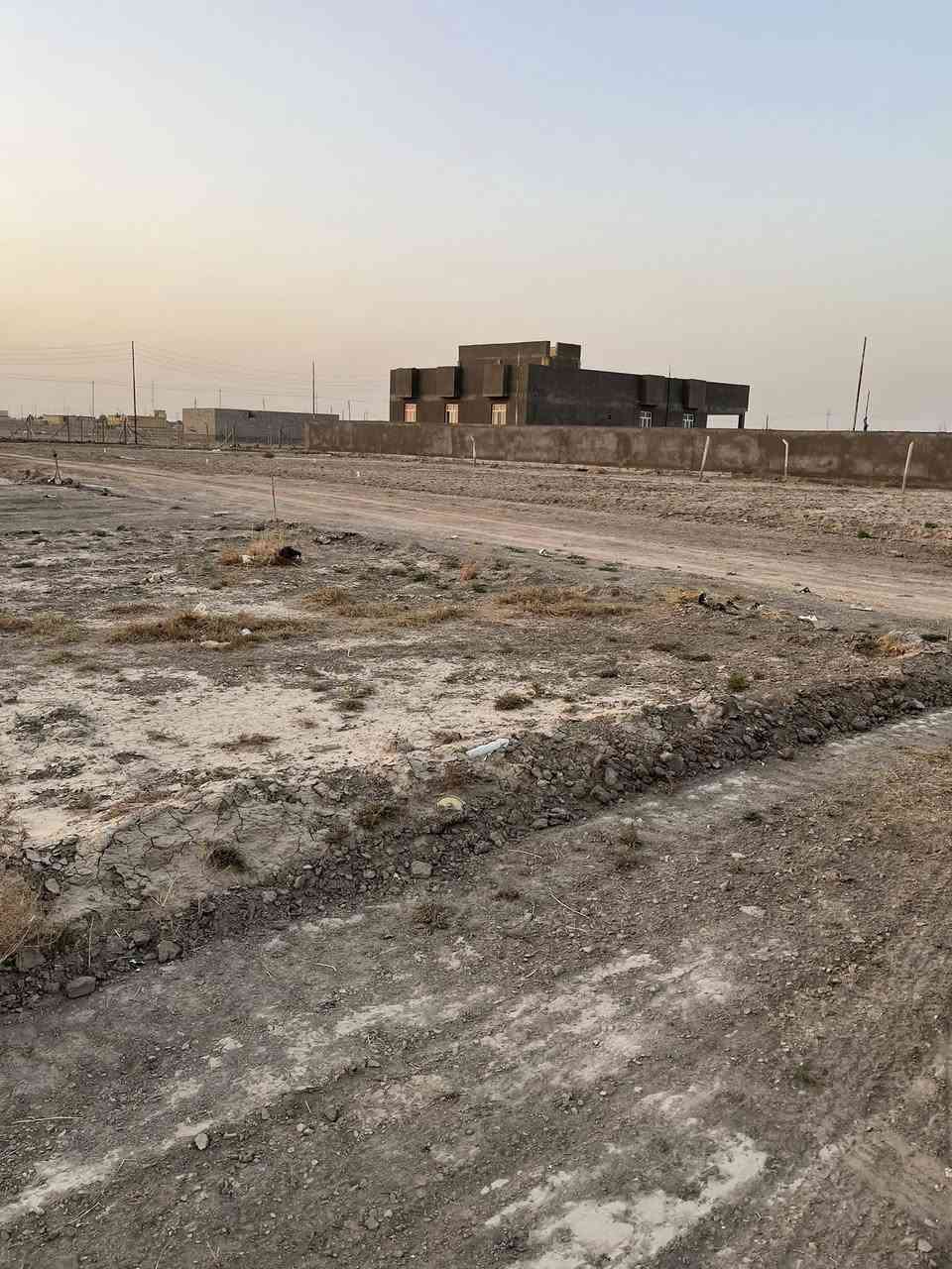 السلام عليكم
قطعة زراعي 200 متر ركن // وجه 20 ونزال10  يعني 20X10  تصلح تكون  قطعتين ام ال100م مربعه قرب المستوصف حي الجوادين /الناصريه  #للبيع

للأستفسار ***********
