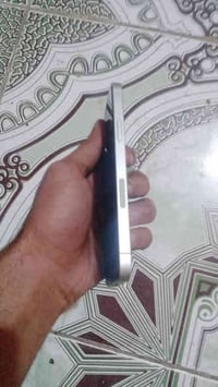 عيني شباب  جهاز 12العادي جهاز نضيف 100/100 بطاريه 89فيس ايدي شغال جهاز...