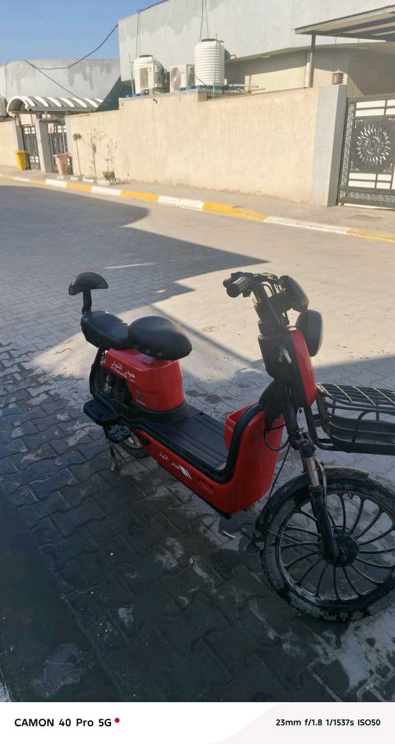 دراجه شحن كلشي شغال لايت اشاير فقط هورن ما يشتغل وشاشه لمس وبلاتوث وكهربائيات شغاله بطاريات جديده شرط الفحص وتمشيك 30 كيلو تقريبا بل شحنه الوحده مكاني البصره
