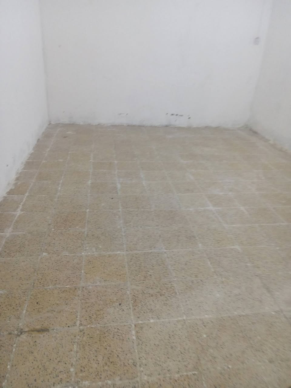 البيت الإيجار منطقة دور الصحة الاستقبال كبيره غرفتين حمام ومطبخ الإيجار ٣٠٠ رقم ***********
