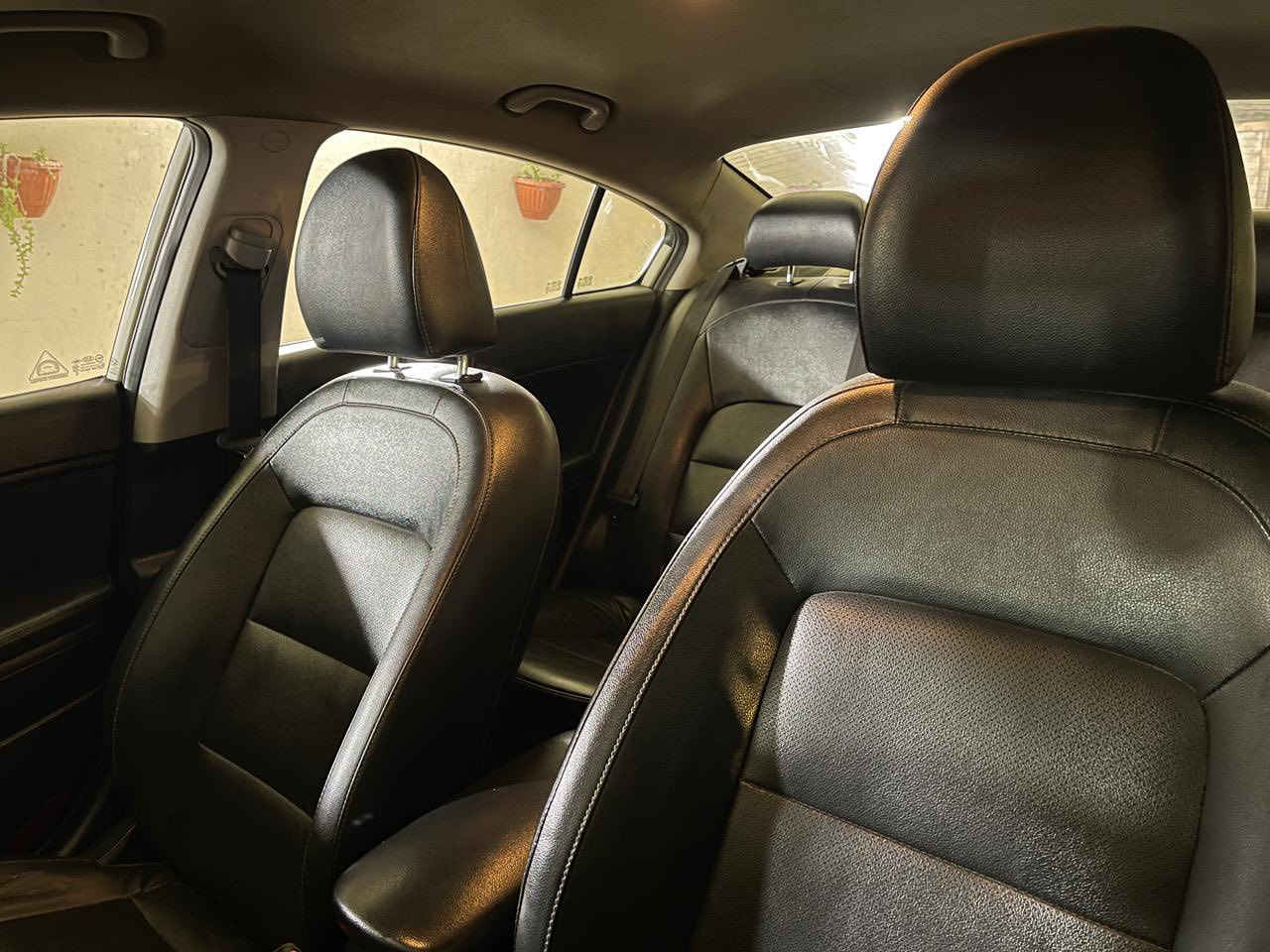 السلام عليكم…
من رخصت الادمن …

كيا فورتي 2018 وارد كوري بدون ضربه ولاصبغ ومكفوله فقط بارد بالباب الخفي الأيمن

1. محرك ١٦٠٠ Gdl .

2. تايرات جدد انتاج ٢٠٢٥ باتري جديد وصدر جديد. 

3. كشنات جلد تدفئه وتبريد الاماميات فقط.

4. ستيرن تدفئه وتحكمات جهتين .

5. أنظمة قياده (3)ايكو وسبورت وعادي .

6. نظام ترحيب الأبواب والصندوق .

7. مري شفط . 

8. الاناره الاماميه لد .

9. بصمه تشغيل والأبواب . 

10. رقم سليمانيه جديد. 

11. مكان السياره بغداد .

السعر 120$ بيها مجال بسيط حك الجيه .

الاتصال على الرقم (***********)
