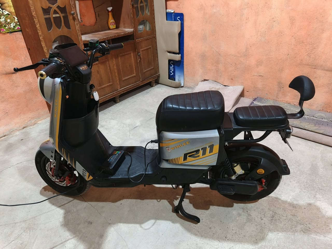 سلام عليكم البيع مستعجل دراجه شحن ار11خمس بطاريات حجم كبير 32شرط فحص سعر500قفل قفل العنوان البصرة الزبير ***********
