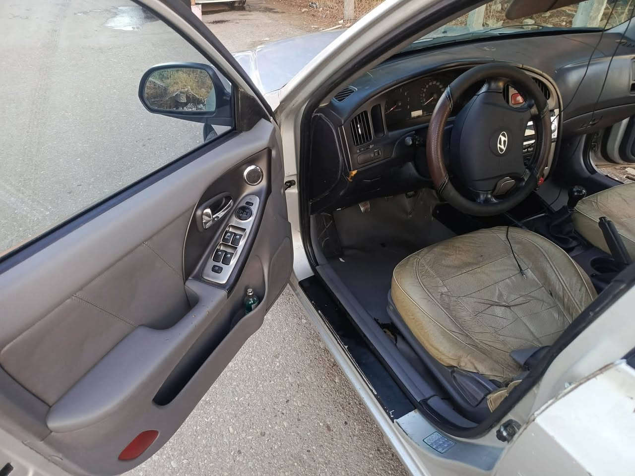 سلام عليكم عندي سيارة النترا 2004 مزاد وزارة داخليه مكينة كير عادي محرك تبريد تدفئة جاهزة من كلشي فقط سمكرة تحتاج داخليه حلوة سيارة حلو حتى سيد بريك يشتغل  ومكينتها 2000 ترايها وين مجان السعر 45 ورقه مكاني ديالى بلدروز 
تواصل ***********
