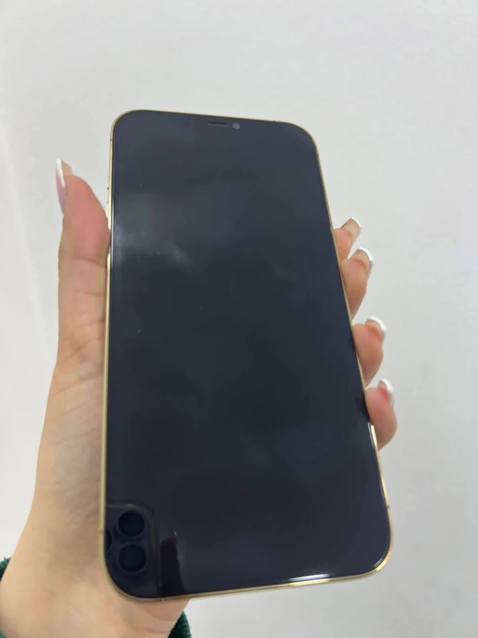 ايفون 12برو ماكس
لون ذهبي
شرق اوسط
كامرا فول(تصوير عالي الجوده)
بطاريه 83
ذاكره 512
وبي ضمان اي شي بي يرجع 
جهاز بلادي مكفول وين ميعجبك افحص
  وسعرة حييل مناسب لأن محتازة اليريدة يتصل ع رقم 
(***********)
