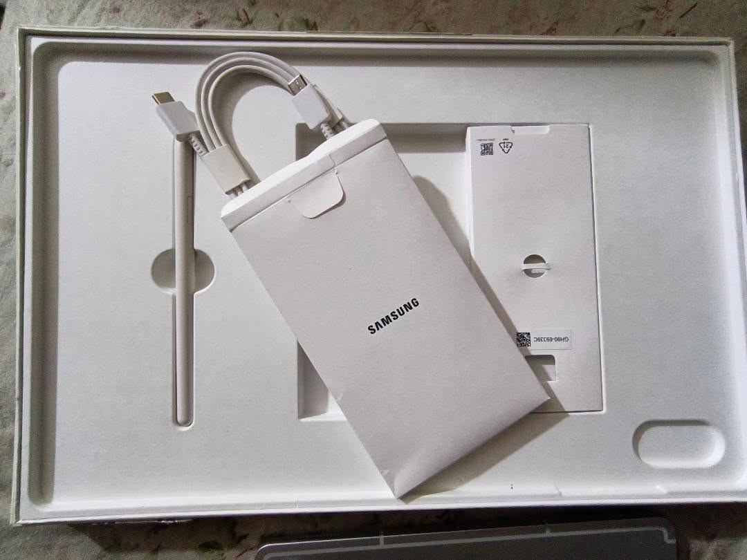 تابلت Samsung S10 ultra
مواصفاته معروفة لجناية ما راح اكلك جديد ونظيف تجي تشوف بعينك توصيل ماعندي ذاكرة 256 Wifi وليش شريحة ويا حافظة جلد طبيعي دفترية أصلية سعرها ٦٥ الف وستاند green lion ومعرفة متانة منتجاتهم وحافظة للظهر ثانية .

السعر مليون و ١٠٠ ألف او مراوس مع هاتف Samsung S26 ultra ونتفق على الفرق فقط اي جهاز ثاني ما اراوس 
المكان بغداد حي اور قرب سيطرة سبع قصور   
ما متواجد على الفيس رقم الهاتف (***********)
