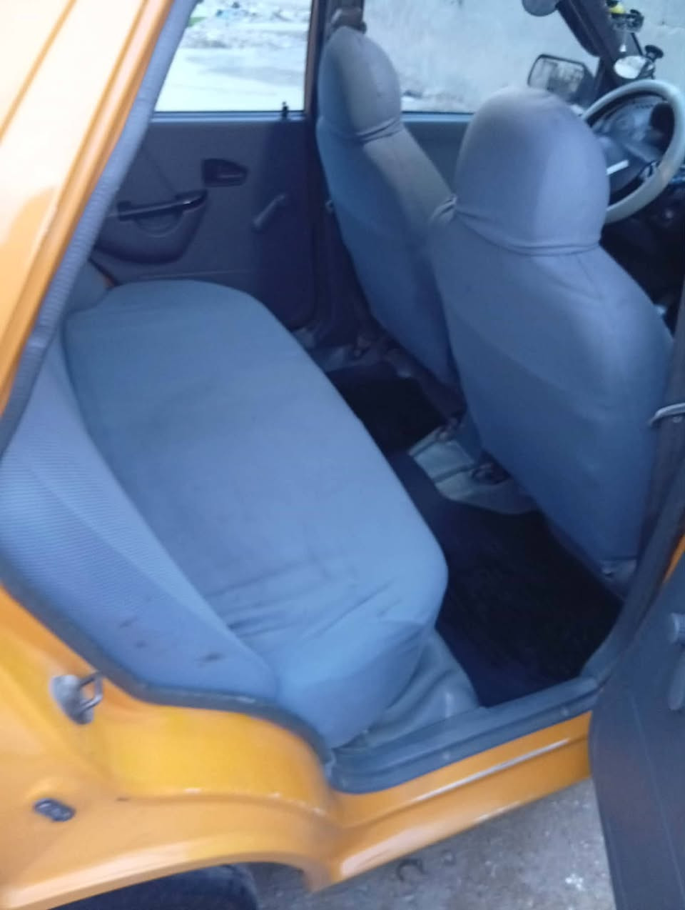 السلام عليكم عندي سايبه 18 سياره نضيفه جدا بدون ضربه بارد الباب الخلفي رقم بغداد تحويل مباشر تخم تايرات جدد مكينه كير تبريد خير من الله مكان كوت مركز مدينه للستفسار ***********
