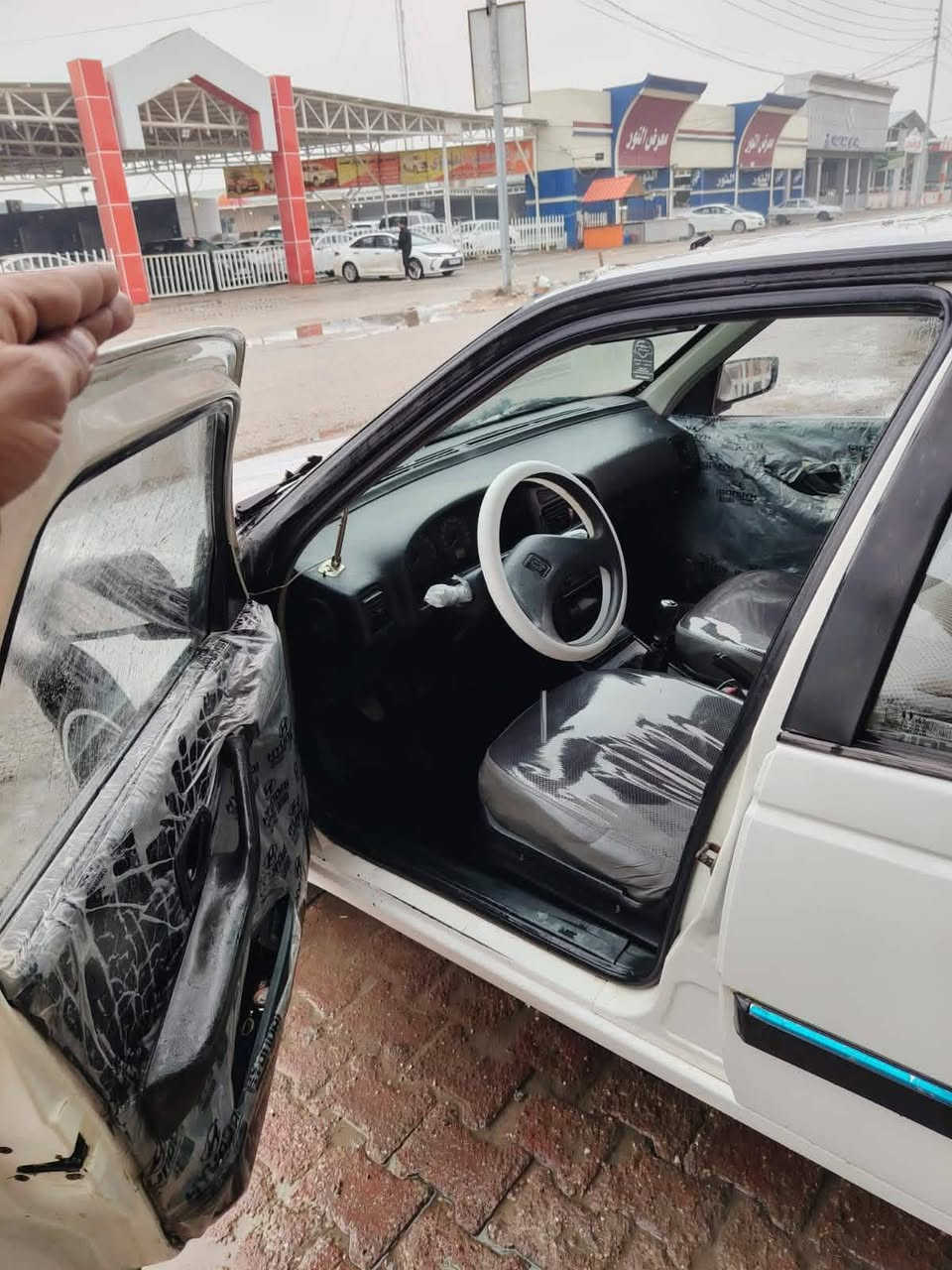 سلام عليكم بيجو 405 GLX رقم بابل بسمي سيارة رقم جديد  موديل 2012 رايدها 42 وبيها مجال بسيط سيارة معازية اي شي ***********
