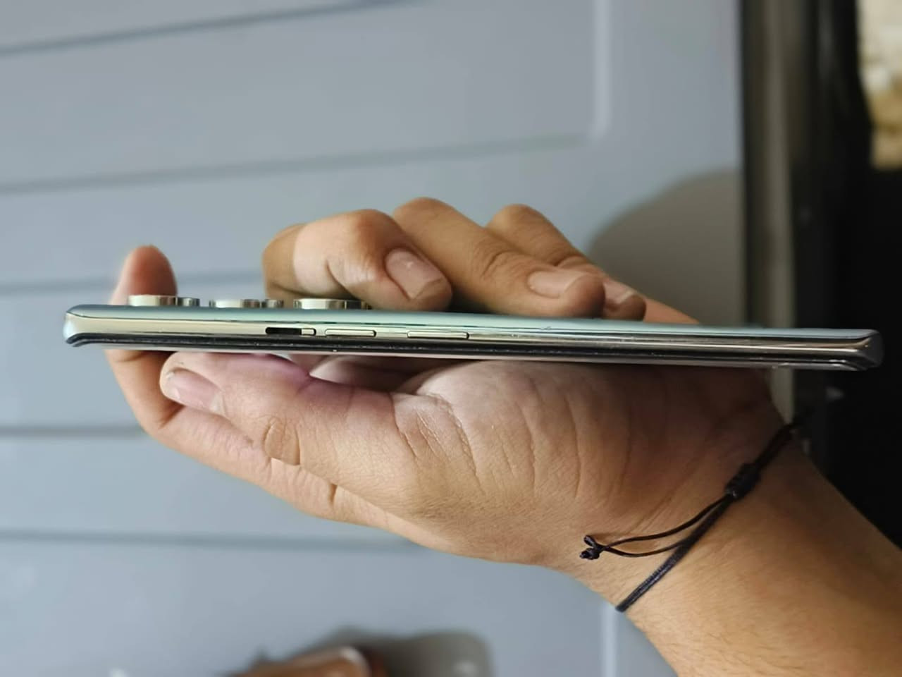 السلام عليكم تليفون 
تكنو كامون 40برو فايف جي 
ذاكره 256
بس بي خلل بصيط لدكمه مال لتعلي وتنصي مكصوره بنص
 عشوئيه 8+8
تليفون صار شهر من شتريته 
 نضيف ولجديد ماله 425
السعر 300وبي مجال 
المكان حي السفير 
الرقم ***********
