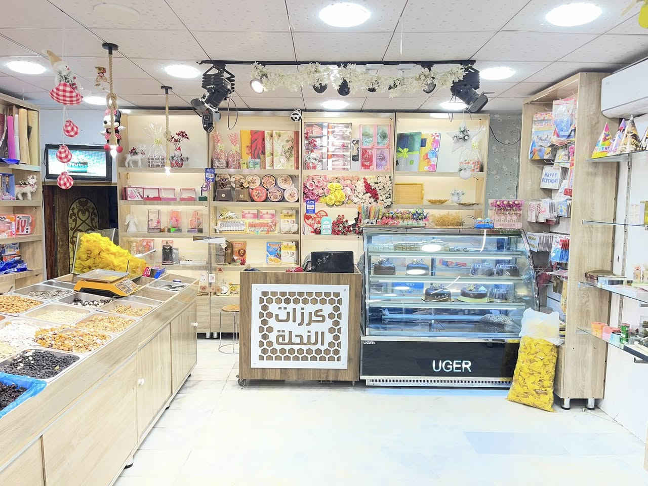 المحل + معمل للبيع.  *********** العنوان البياع حي الرساله الثانيه شارع الرافدين
