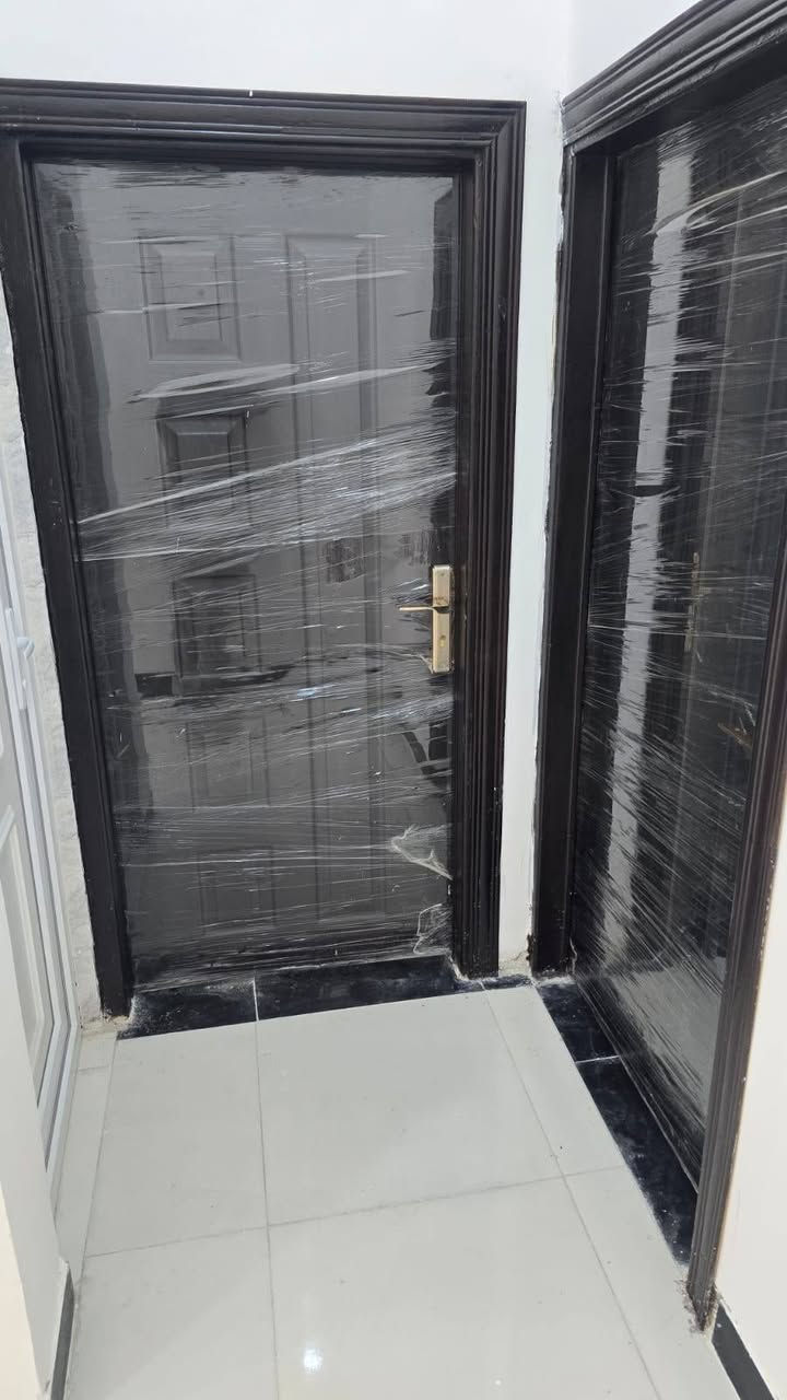 يتوفر عدنه بيتين وكل بيت 🏠 مساحه 100متر نوع العقار طابو مالك صرف زراعي عراقي وكاله مكاتبه ونسخه من الطابو العنوان بصره آبي الخصيب منطقه شيخ ابرهيم قرب على سيدين مال عوجه  يبعد دقيقتين  على مستشفى الصيني  500متر منطقة راقيه وناسه القدامه 🌏 يتكون بيت من غرفتين ودواني وصاله ومطبخ وصحيات داخليه وخارجيه شغل كله درجه اولى بشراف مهندس 🏘 بيوت فرقات وجهزات السكن اتكاتب وستالم مفتاح 🔑 سعر بيت واحد 68مليون وبيه مجال الاستفسار أكثر اتصل ***********
