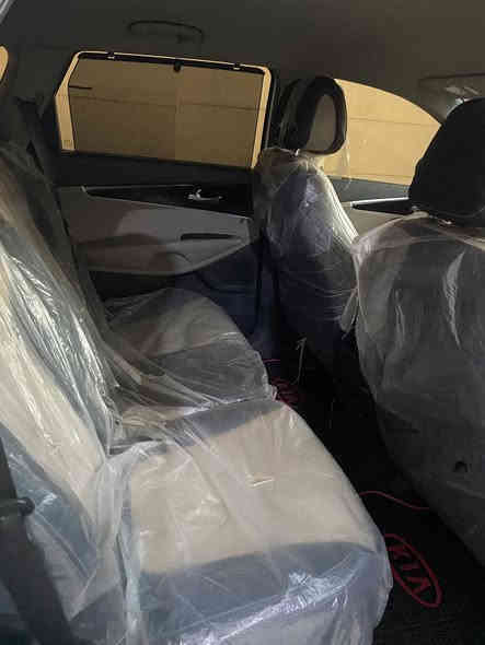 السلام عليكم
 سورنتوا خليجي موديل 18 للبيع مكفوله من الضربه والصبغ 6سلندر  محرك 3300. 7 راكب تبريد 3 قطع  حساسات امامي وخلفي 
3 وضعيات قيادة كامره خلفية 
مري شفط نظام ترحيب 
بصمتين كرسي كهرباء
جنطه كهرباء رقم بغداد مشروع وطني 
ماشية 117  الف كيلو 
مكانه بغداد العامريه 
سعره 238 ورقة وبيه مجال 
للاستفسار الاتصال *********** / *********** وواتسب
