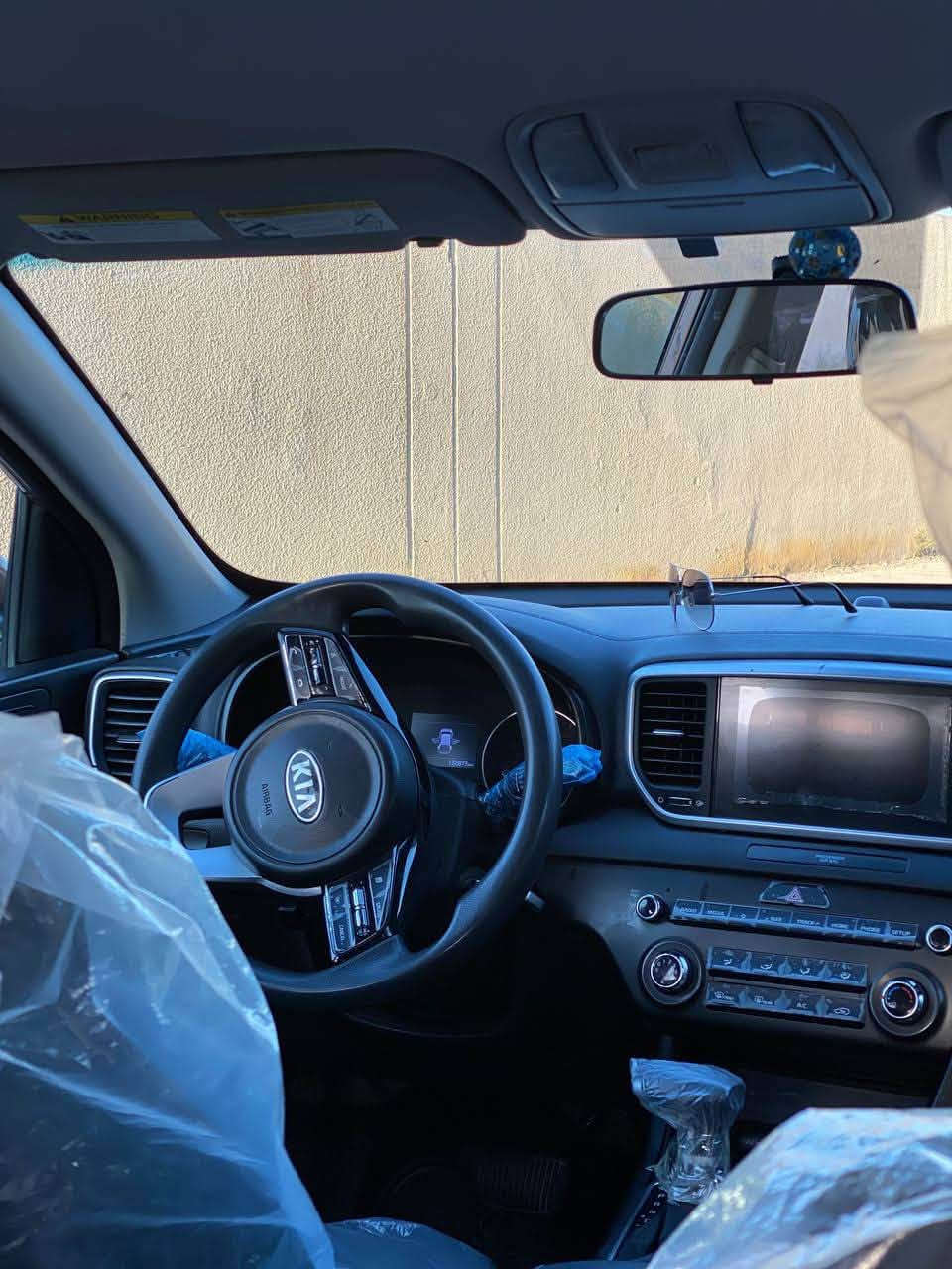 السلام عليكم 
كيا سبورتج 2021
محرك GDI
 مواصفات عاديه 
ضربتها اماميه من امريكا وبيها طخه جوه قبق البانزين وتكحيل بلباب بالعراق 
بنيد مبدل وجاملغات اماميه مصبوغه 
السياره جاهزه من كلشي 
السعر ١٥٥
***********
