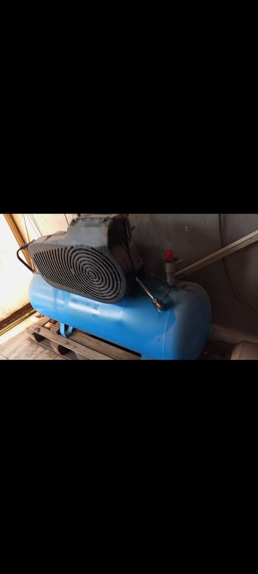 مساءالخيروالعافيه من رخصت الدمن المحترم غراض محطه غسل للبيع كنبريسر هواء400لترايطالي ثري فيزومضخة ماءايطالي ومولدكيا لوك ستندر2700المرغوب اثري فيز،،،اي ستفساراتصل ***********
