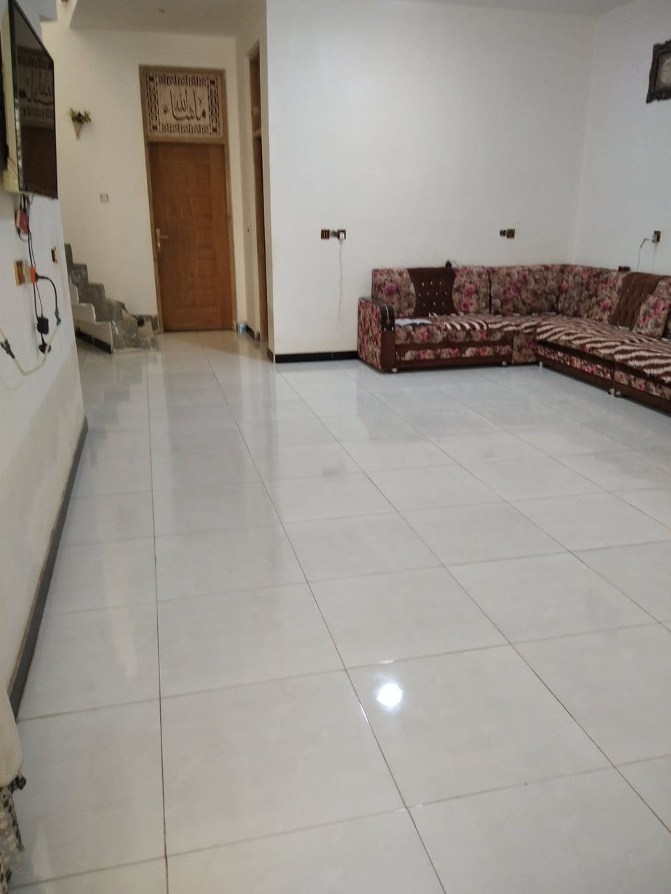 بيت للبيع بالسياسيين طابق واحد قرب الروضة ومدرسة الروان مساحة 175م للاستفسار ***********
