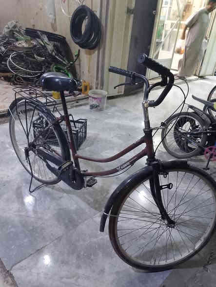 السلام عليكم باسكل للبيع جديد المكان ديالى هبهب السعر 40 قفل رقم الهاتف ***********
