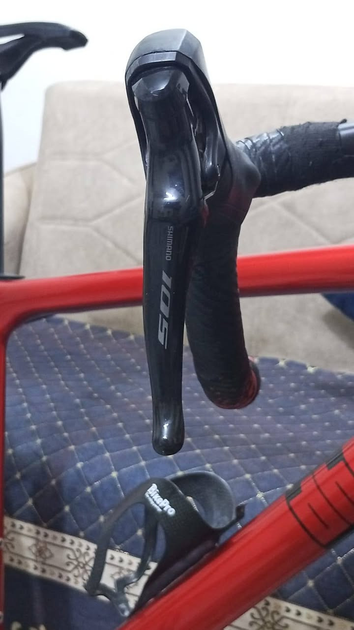 دراجة Deliheaفول كاربون  سيت كروب 105 r 7000 الدراجة نضيفة جدا قياس 49 ($) ستيرن ورقبة كاربو سرج كاربون مدة سرج كاربون 
ابيع بدون وياله ‏‪***********‬‏
