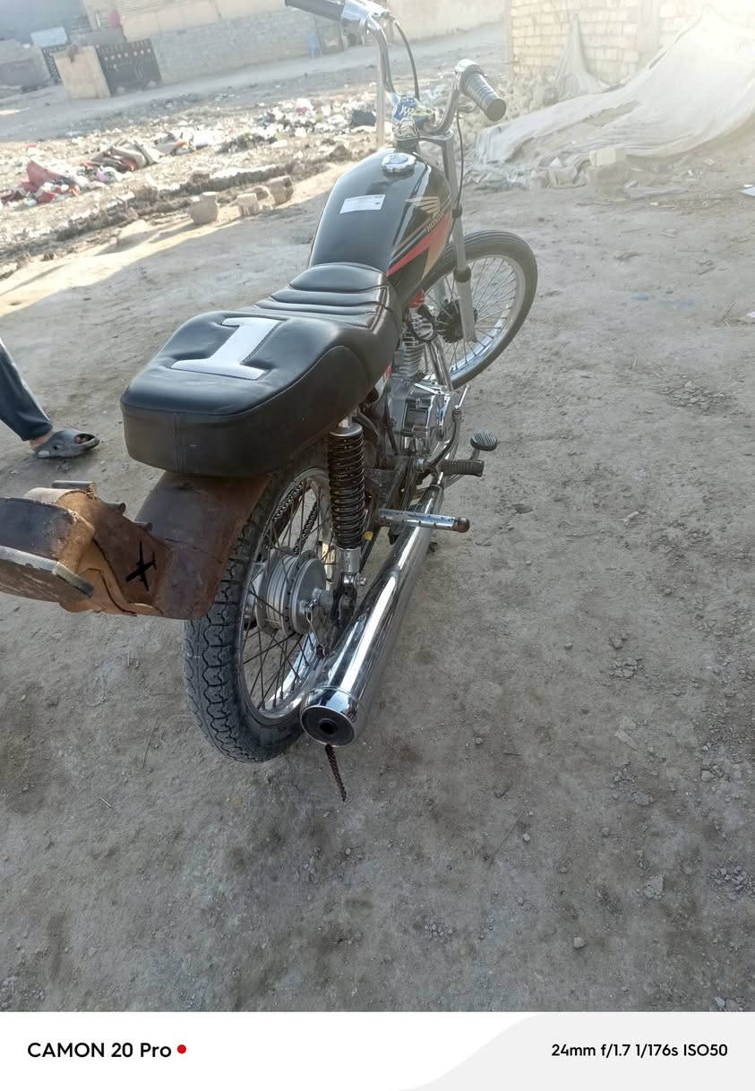 سلام عليكم دراجاجه نامه حربي نضيفه تعمير جديد
محرك ما مفتوح 
دراجه خير من الله 
مكان        القاسم

السعر.          550 
وبيه مجال 
دراجه كلك مكفوله 
دراجه كلك كلك كلك 
سويلك مكاتبه
مكلف بنشر
اتصال ‏‪***********‬‏
(***********)
