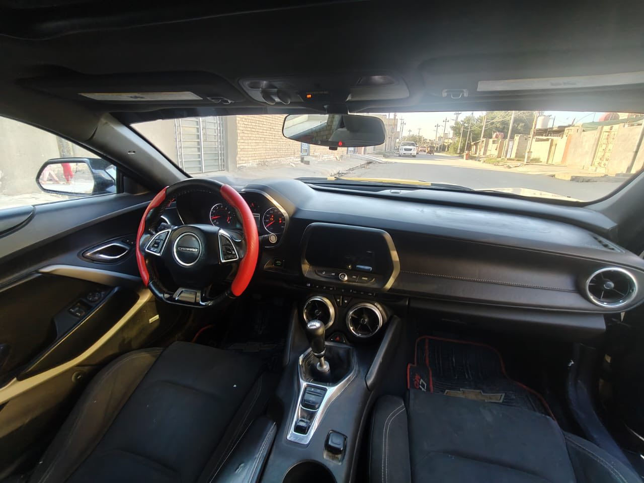 كمارو 2016 كير عادي فول مواصفاات مكينهً وكير جدد حداديه  
جديده رقم بغداد تحويل ثاني يوم سياره عوزه ملاحضات بسيطه سعر 95 لمو شراي لايراسل ويتعبني وتعبه  مكان ناصريه ***********
