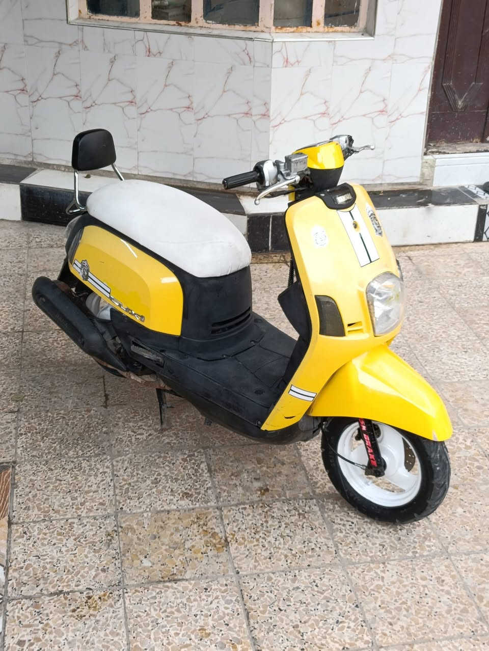 السلام عليكم
مااكس بوليس  ياباني 120
 (محرك ما مفتوح   بلادي شرط الفحص)
 دراجه فوول نضافه وكفرات بلاد كله مختمه
شلعه ومعدل  110 فوول متنكض
كلشي شغال وعل بلاد سلف  اشاير كلوبات سكنات شاشه و عينه  عداد السرعه شغال عداد البانزين شغال  اي نقص ما بيهه 
احلا من صور بالف مره 
سعر 850 وبيهه مجال 
شراي يتصل
مكاني بصره 
 
  ***********
