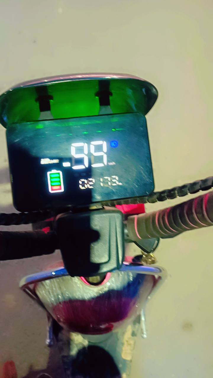 سلام عليكم اخوان متاح 
🏍️موطور شحن مستخدم شي قليل  لون احمر نفس ما واضح 
1.  عدد لبطاريات 5
2.  سرعه 99
3.  موطور كامل من كلشي 
4.  يشتقل سويج 
5.   تواير تضاف 
6.   بريكات شقاله 
7.                                مكاني تكريت لقادسيه ابو عغرب 
8.           سعر 500الف بي مجال بصيط 
9.  رقمي ***********
