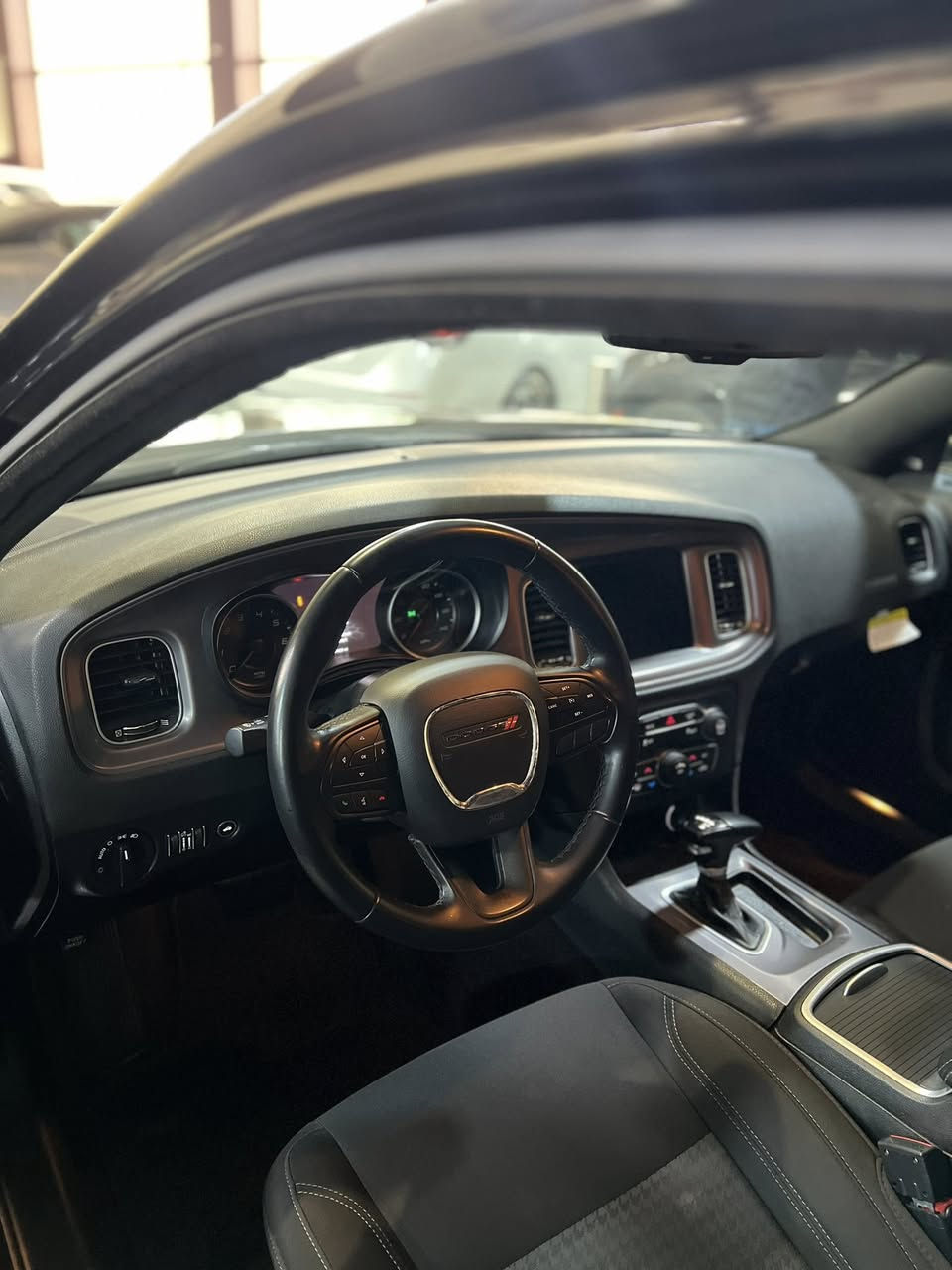 الوحش للبيع  
دوج جارجر .  SXT
الموديل : 2023 . (امريكا ) . 
المحرك : SXT.    V6 
العداد : 63mi                                  
كاتي دهوك
 بدون صبغ 
العنوان دهوك معرض ريان 
Rayan cars
***********
***********
