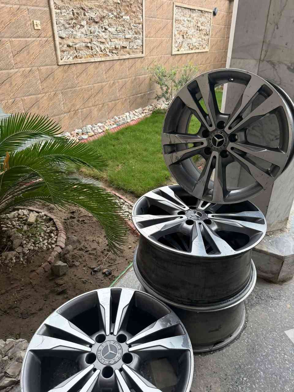 للبيع تخم ويل كب حجم 18 هوه وتايرات 
السعر 400 الف 
مكاني بل يرموك 
***********

