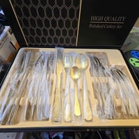 طقم ملاعق وشوكات • طقم سكاكين