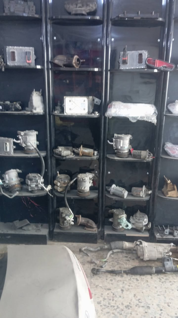 محركات جالجر جالنجر صدر امامي خلفي متوفر كصه اماميه خلفيه جالجر لون اسود كامله مقفله ***********
