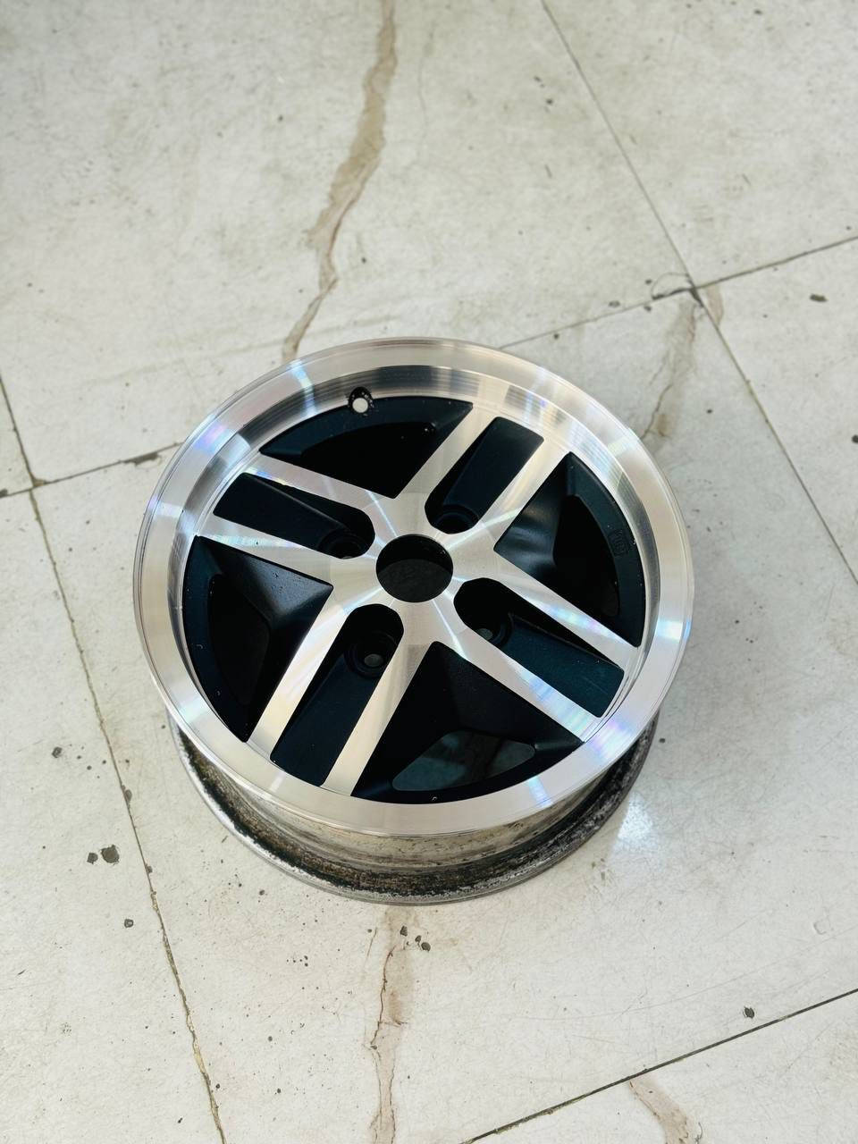 تخم ويل مع التاير 
4 ستد حجم 14 
مراوس فقط بدون بيع حتى لو انطي فرق مكاني ناصرية

 مكفول لافطر ولاتصليح ولاعواج
شنو عندك ادخل خاص او نزل صورتة بلتعليقات
*********** واتساب
