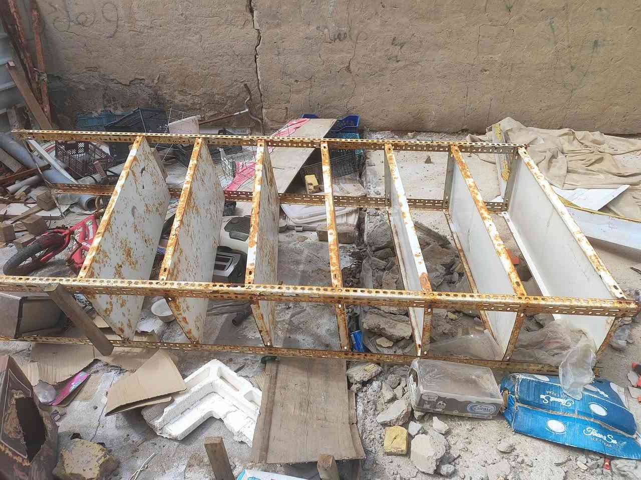 غراض للبيع كلمن وسعره
رفوف خشب 3.90في 1.70

قمريه 4في 6

رف مدرج المنيون متر في 2.25

رف حديد 2.5 في متر 
شيلمان عدد 2 اربع مترات
جسر حديد اربع مترات
جام خانه المنيوم 3متر في 2.5

للاتصال على أو مراسله واتساب***********
