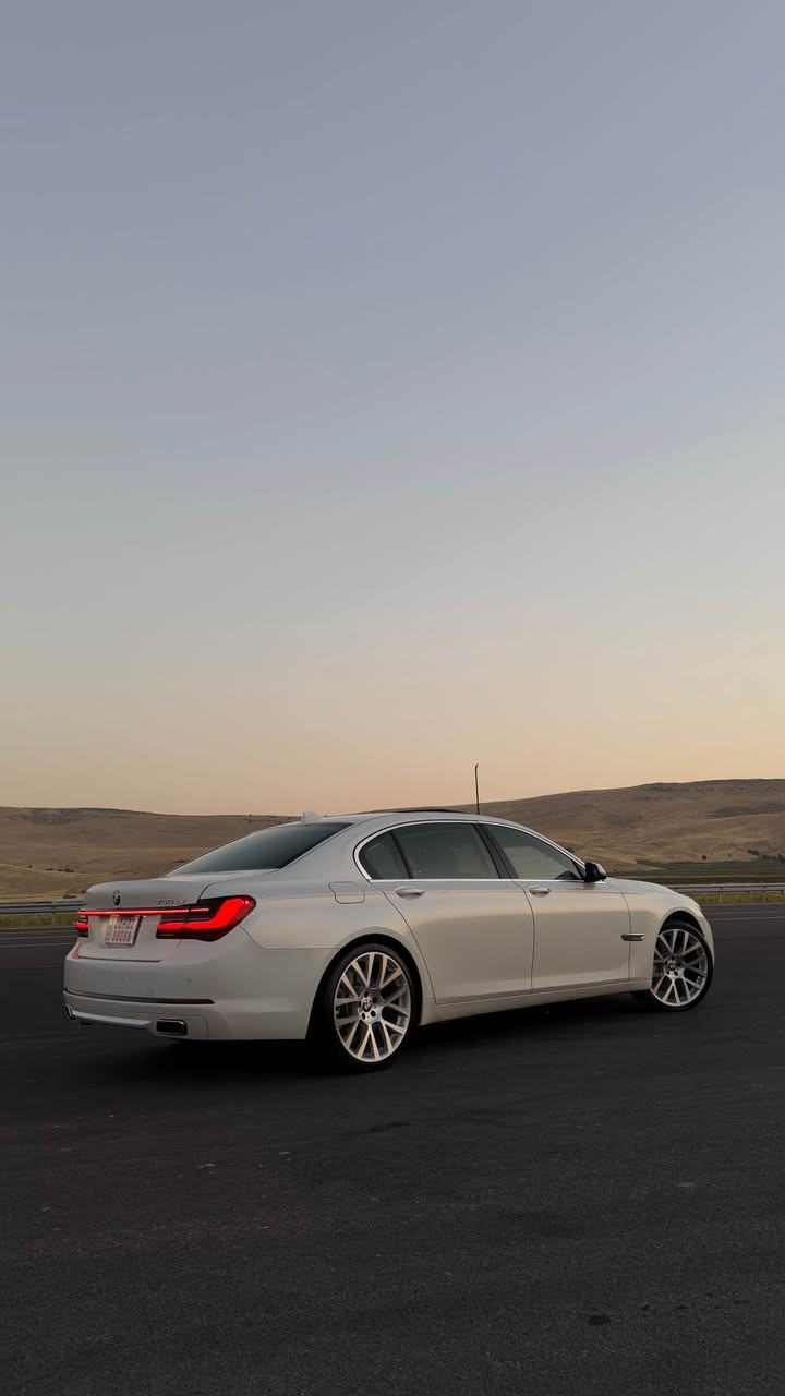 ***********
BMW F01 750LI Xdrive individual 
01 هەموو عێراق - بێ ڕەقەمی دووبەی کۆدی بۆ کراوە
مۆدێلی 2013 کلین تایتڵ  سپی ناو سپی مواسەفاتی Alpina B7 پێنج دوگمە.   فول فول مواسەفات ( داتاشۆ - 360 دەرەجە کامێراو ڕادار و حاسە  - خەتی جادە -هەزازی سوکان - نازور لەیلی - DTR - پێنج مۆدی بەکار هێنان eco-comfort-comfort plus - sport - sport plus -ئۆتۆ پارک - ئۆتۆبرەیک-ئۆتۆستارت- دەرگا شەفت و بەسمەو لید و سێنسەر- سنوق کارەبای و شەفت -سلایت - لایتی ئەدابتڤی individual - بەگ لایتی گۆڕاوە بۆ G12 - کوشنی سارد وگەرم و کارەبای و کۆمپرێسەر و خەزن -ئایەرسەسپێنشن- شاشە گەورە - پێمج پەردەی کارەبای - کوشنی دواوە هیتەر - ناڤیگەیشن - سیدیبۆکس - جی پیئێس- ئاوێنە شەفت و هیتەر و رادار و ناوچەی کوێری تێدایە - ئەمبێنت لایت لیدی بەرگی دەرگاو ژێر داشبول- ویلی 21 ئینجی دووسایز و فلنجەی کاربۆن سیرامیک - حەجمی مەکینەی ٨ پستۆنی دەبل تۆربۆی دەبل ئەکسل ی ٨ گێڕ - هێزی 465 ئەسپی هەیە لە 0-100km تەنها 4.1 چرکە سریارەکە لۆک لۆکە 
گێڕ و مەکینەو کارەبای و کۆمپیتەر بە شەرت یەک دینار مەسرەفی نیە  بۆ نرخ پەیوەندی بکەن یا مەسج بنێرن السليمانية, العراق
