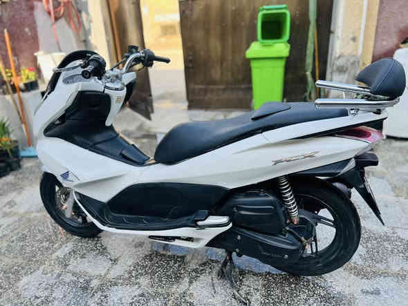 السلام عليكم دراجه bcxجيل الاول ياباني 

دراجه جديده بل كارتون كلها بلاديه كفر مكينه بلادي 
 لون ابيضّ صدفي دراجه خير من الله كلش حلوه بل حقيقة 
السعر 1450 وبيها مجال حك الجية العنوان بغداد مدينة الصدر الهاتف ***********
